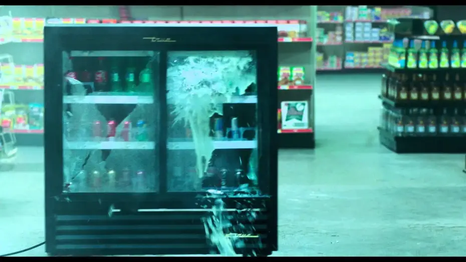 Wideo do filmu American Ultra — AMERICAN ULTRA - Extrait Massacre à l'épicerie VF