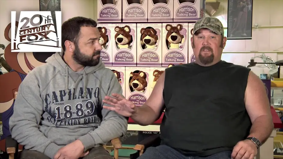 Wideo do filmu Świąteczna gorączka 2 — Larry and Santino's Black Friday Tip #2