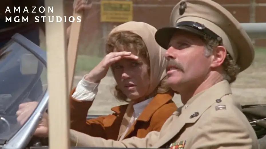 Wideo do filmu Powrót do domu — Bob Returns Home From War