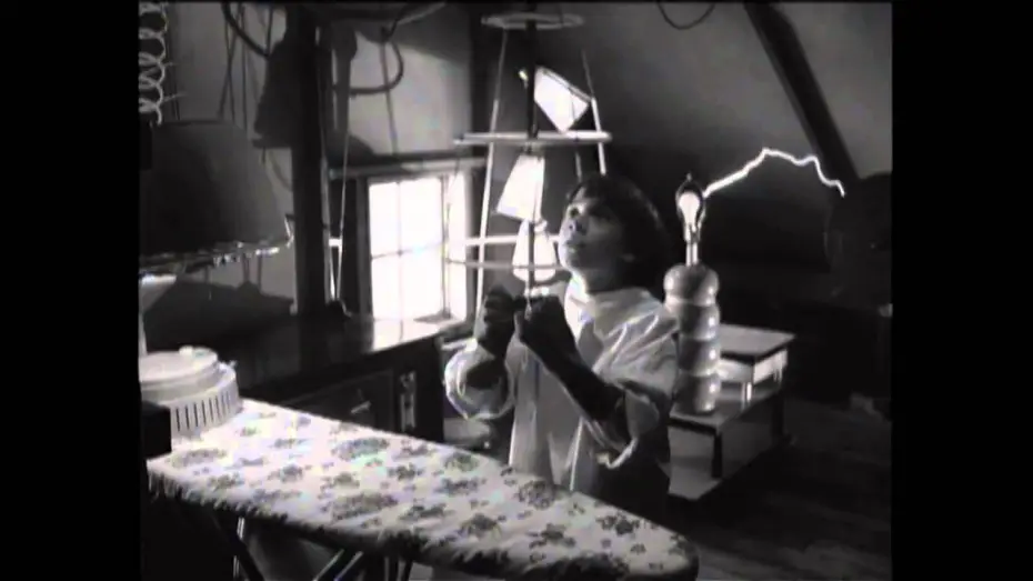 Wideo do filmu Frankenweenie — Disney: Original 1984 Frankenweenie - Bringing Back Sparky film clip (HD)