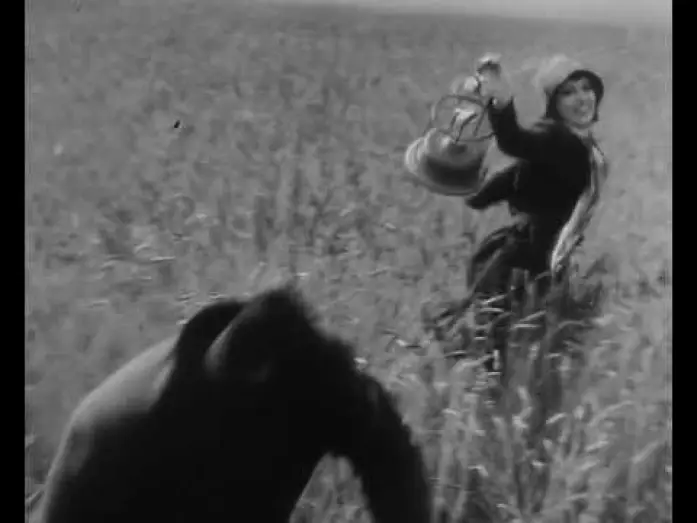 Wideo do filmu Miejska dziewczyna — Gloriously Beautiful Clip - Murnau's City Girl(1930)