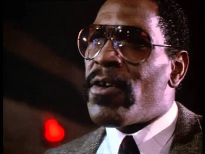 Wideo do filmu Wschód Czarnego Księżyca — BLACK MOON RISING 1986 TRAILER TOMMY LEE JONES, LINDA HAMILTON