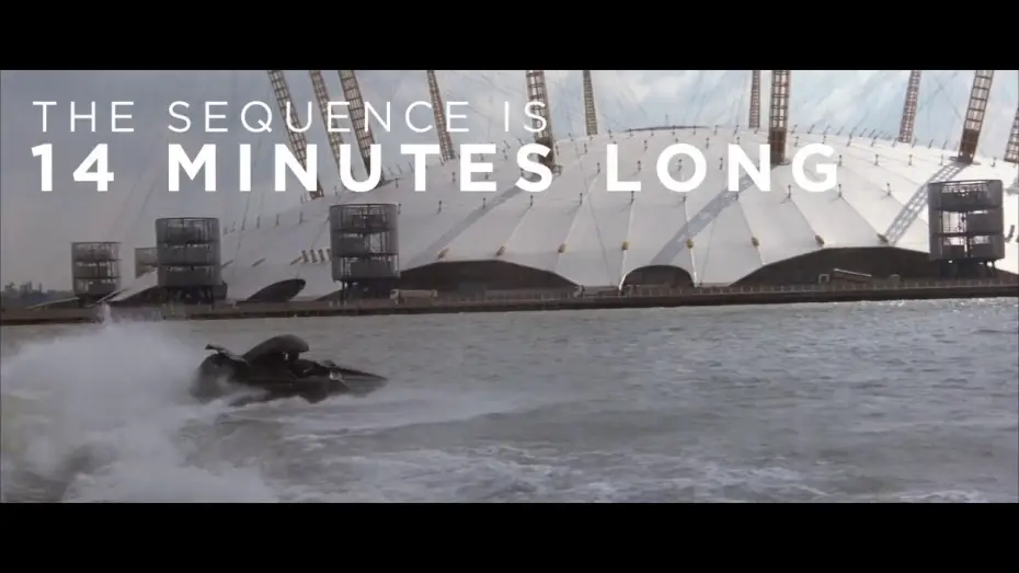 Wideo do filmu Świat to za mało — Boat Chase Facts