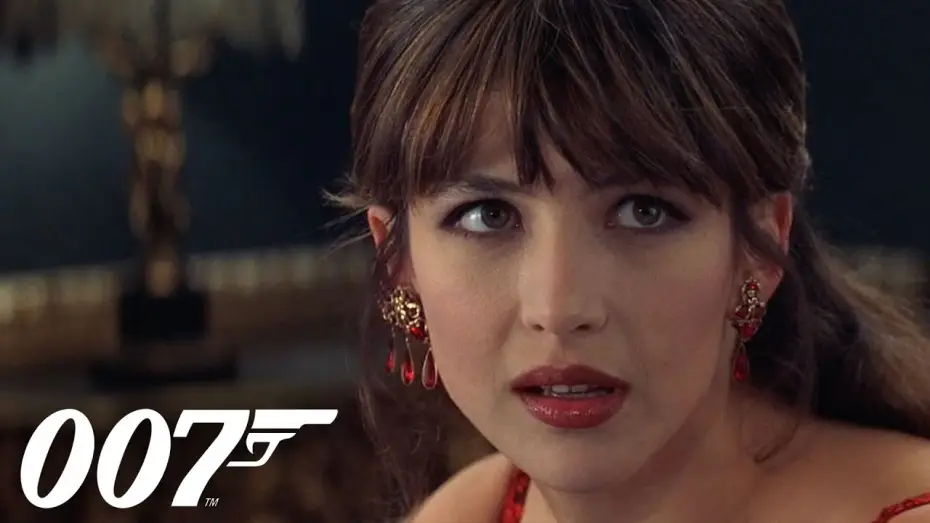 Wideo do filmu Świat to za mało — Elektra arrives at the Casino