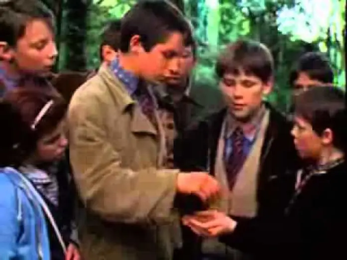 Wideo do filmu War of the Buttons — War of the Buttons   Trailer