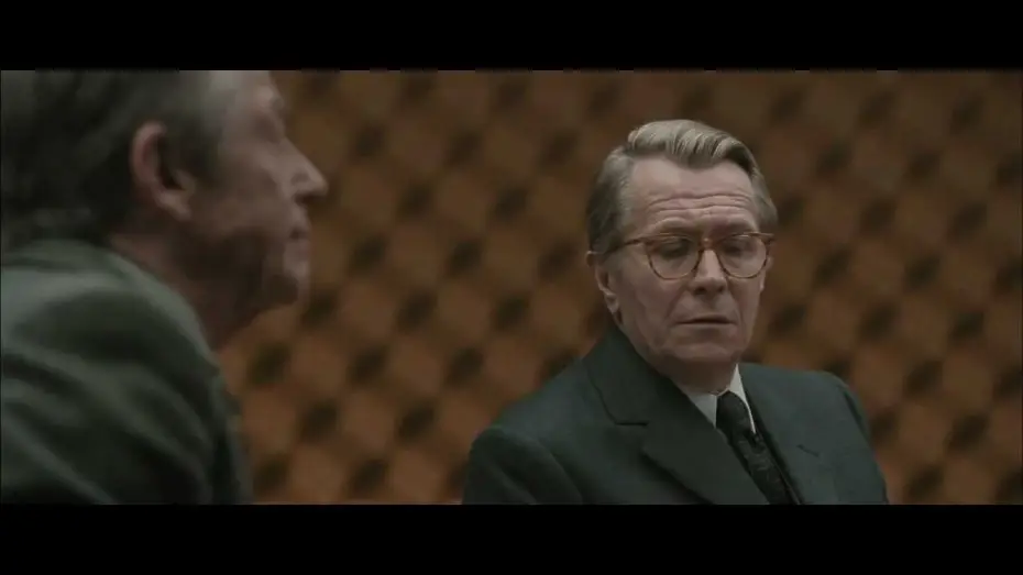 Wideo do filmu Szpieg — Clip - Smiley is Suspicious