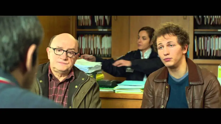 Wideo do filmu Les Souvenirs — Les Souvenirs - Commissariat (extrait)