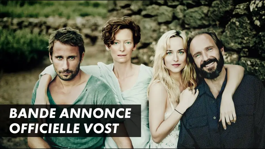 Wideo do filmu Nienasyceni — A BIGGER SPLASH - Bande Annonce VOST - Ralph Fiennes, Tilda Swinton, D. Johnson, M. Schoenaerts