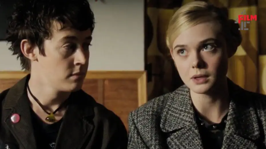 Wideo do filmu Jak rozmawiać z dziewczynami na prywatkach — Elle Fanning is an alien in How To Talk To Girls At Parties
