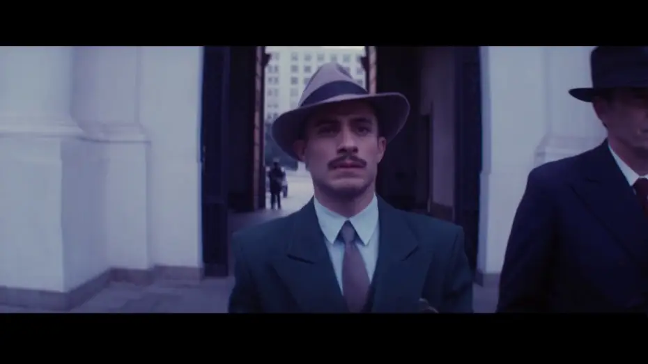 Wideo do filmu Neruda — NERUDA - un film de Pablo Larrain - spot "A la santé du poète"