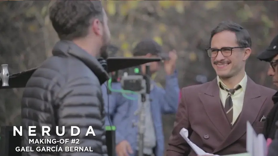 Wideo do filmu Neruda — NERUDA - Making-of #2 - Gael Garcia Bernal à propos d'Oscar Peluchonneau