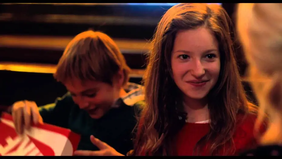 Wideo do filmu Encore heureux — ENCORE HEUREUX - Extrait "Restaurant en famille"