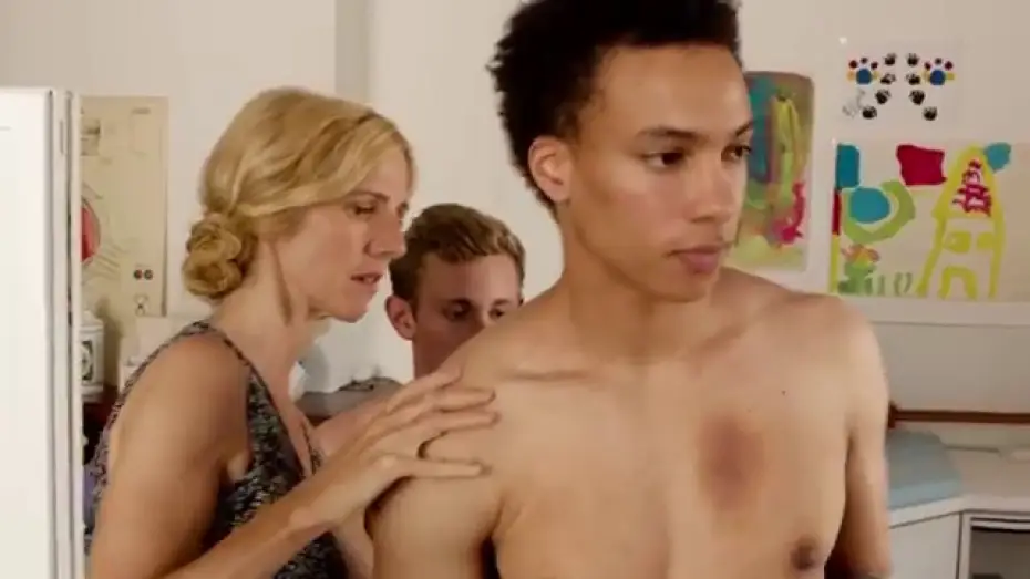 Wideo do filmu Mając 17 lat — Trailer de Quand on a 17 ans — Being 17 (HD)