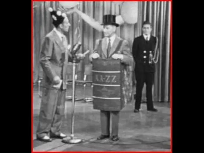 Wideo do filmu Champagne for Caesar — Champagne for Caesar (1950) - Ronald Colman on "Masquerade for Money"