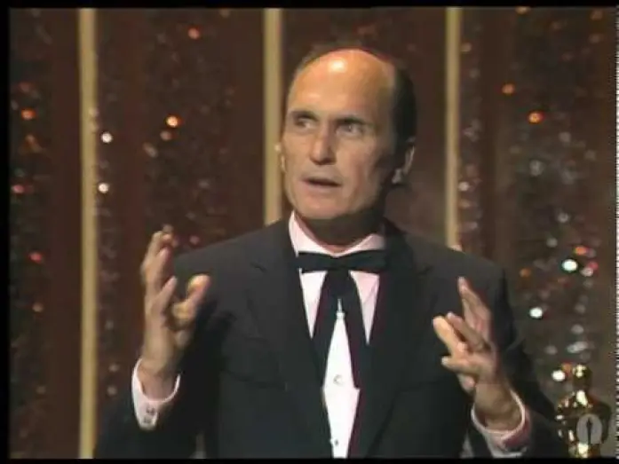 Wideo do filmu Pod czułą kontrolą — Robert Duvall Wins Best Actor: 1984 Oscars