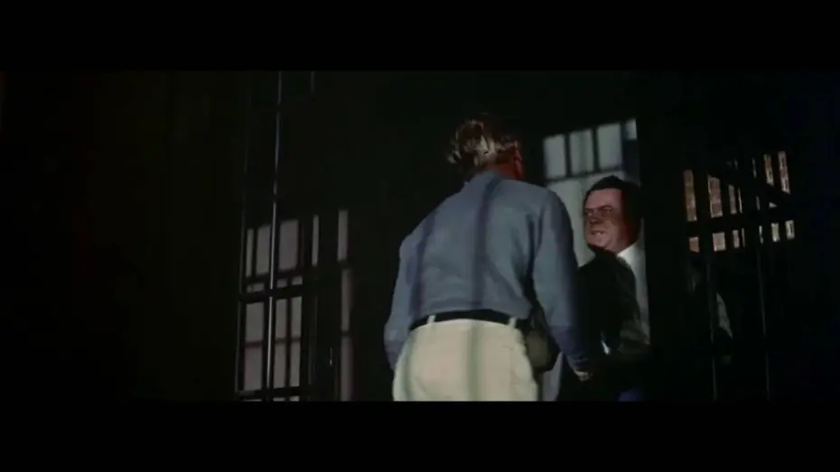 Wideo do filmu Rewolwerowiec — Gunman's Walk by Phil Karlson: jail gunfight