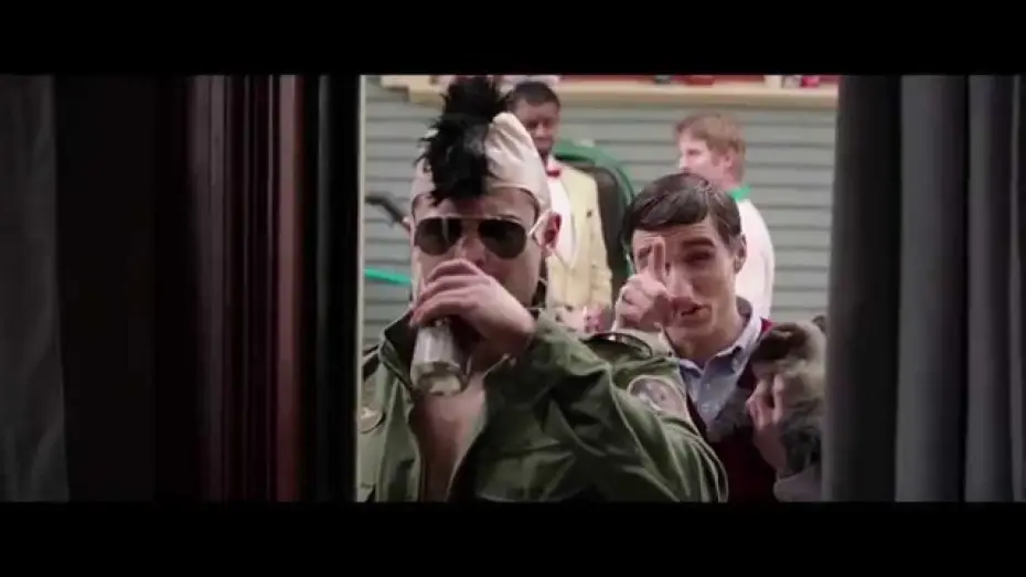 Wideo do filmu Sąsiedzi — Nos Pires Voisins / Extrait 2 VF « Soirée Robert De Niro chez Delta Psi » [Au cinéma le 6 août]