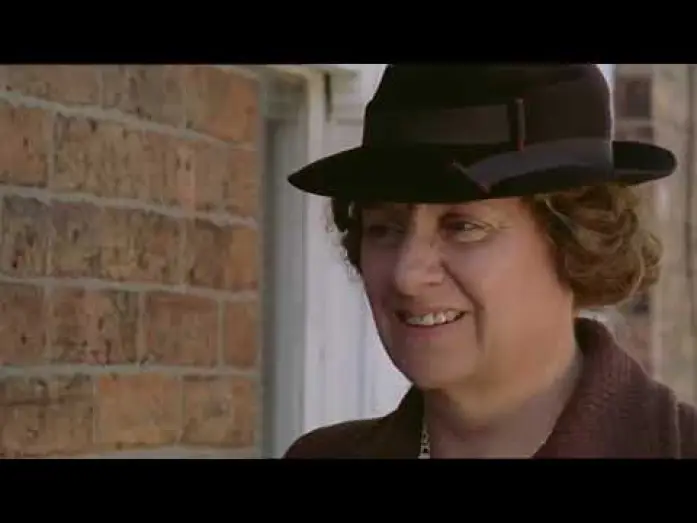 Wideo do filmu Housewife, 49 — Victoria Wood - Housewife, 49