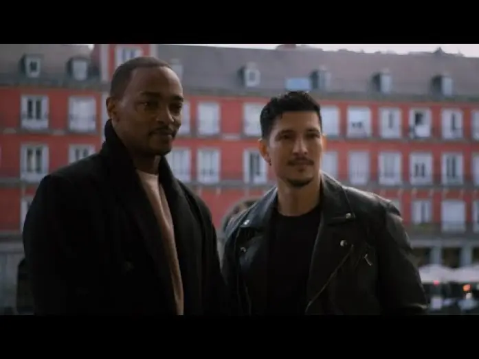 Wideo do filmu Kapitan Ameryka: Nowy wspaniały świat — Anthony Mackie y Danny Ramirez visitan Madrid [VOSE]