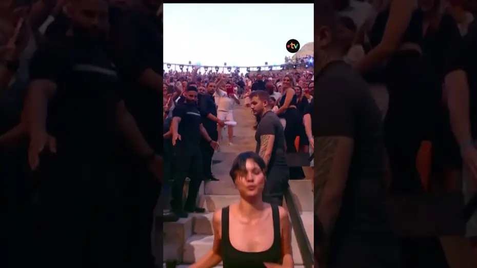 Wideo do filmu La Fête de la Musique à Orange — Miki fait chanter le public de la Fête de la musique !