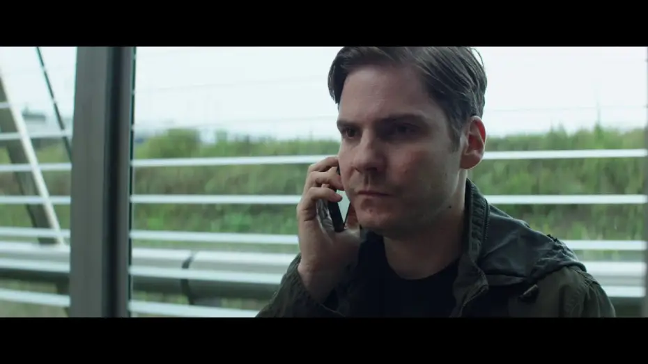 Wideo do filmu Kapitan Ameryka: Wojna bohaterów — Captain America : Civil War - Scène coupée : Zemo rencontre le Docteur Broussard