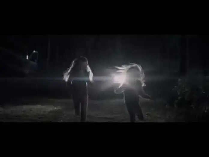 Wideo do filmu Zło czai się w mroku — HE'S OUT THERE Trailer