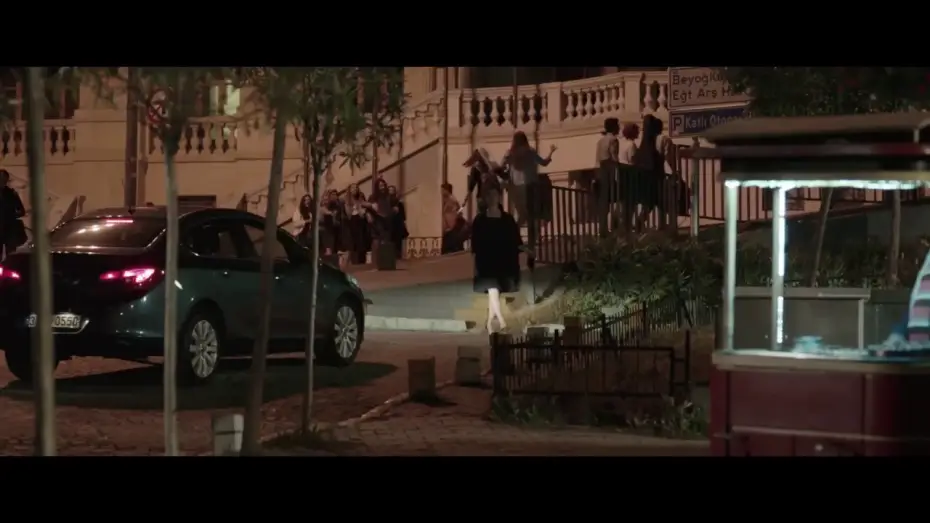 Wideo do filmu İstanbul Kırmızısı — ROSSO ISTANBUL - Clip "L'incontro tra Orhan e Neval"