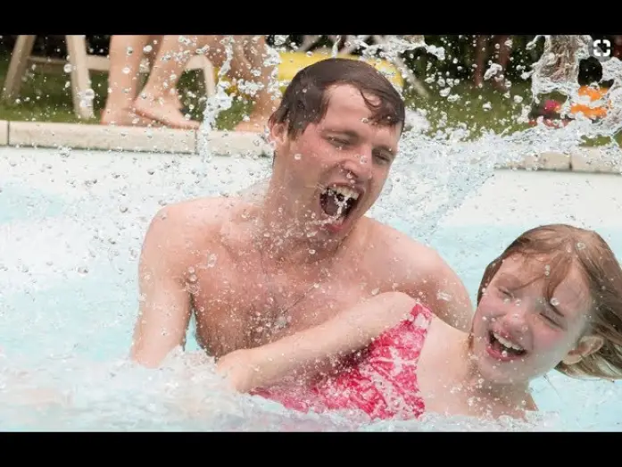 Wideo do filmu Les Chatouilles — Les chatouilles - le film - bande annonce