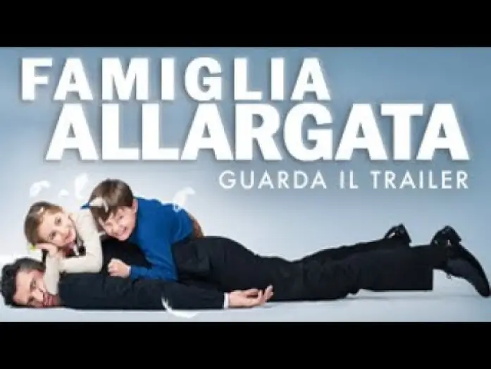 Wideo do filmu Status: Singiel — FAMIGLIA ALLARGATA - Trailer Ufficiale - Dal 17 maggio al cinema