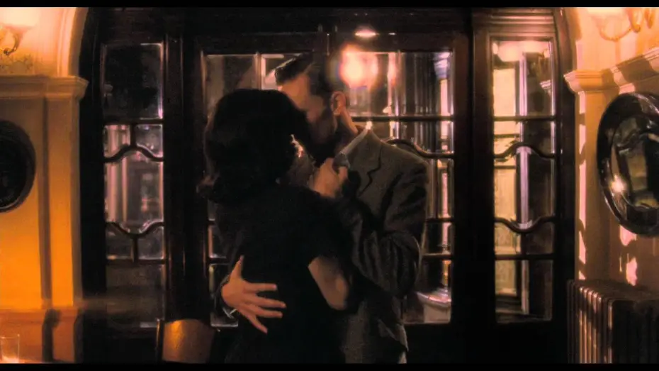 Wideo do filmu Głębokie błękitne morze — The Deep Blue Sea - First Look