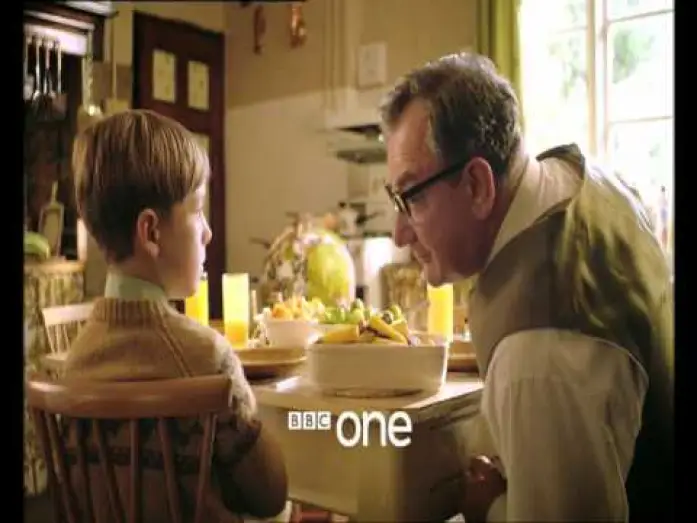 Wideo do filmu Tost. Historia chłopięcego głodu — Toast - Christmas 2010 trailer - BBC One