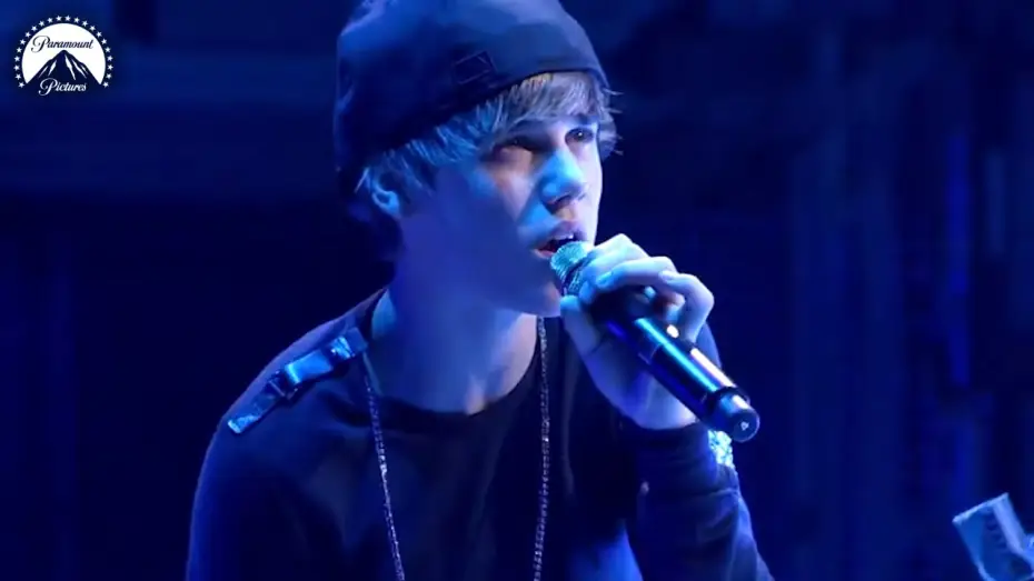 Wideo do filmu Justin Bieber: Never Say Never — Justin Bieber Sings 'Down To Earth' Live - Full Scene)