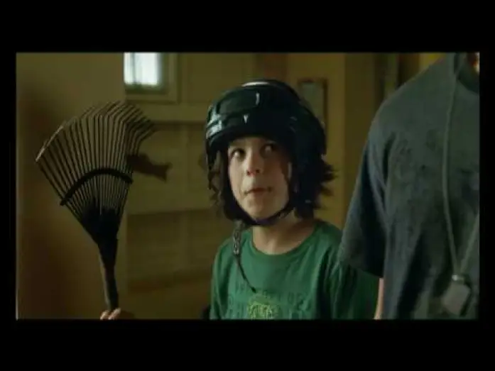 Wideo do filmu Obcy na poddaszu — LES ZINTRUS - Bande-annonce