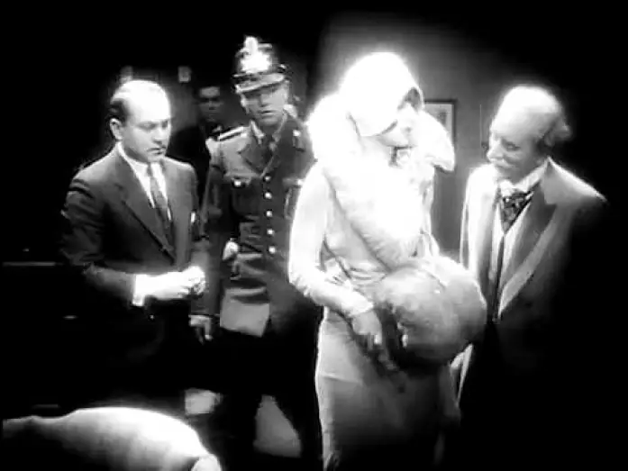Wideo do filmu Asphalt — ASPHALT 1929