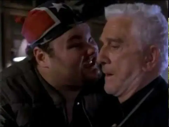Wideo do filmu Kamuflaż — Camouflage (2001) - trailer Leslie Nielsen, Lochlyn Munro