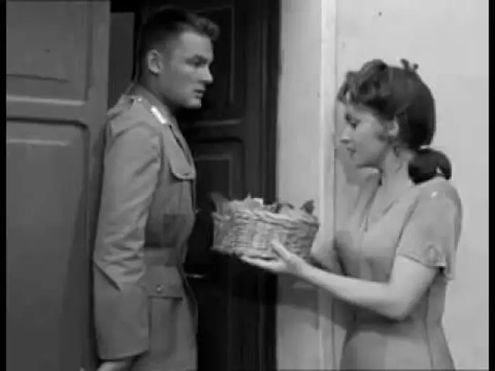Wideo do filmu Chleb, miłość i fantazja — Pane, amore e fantasia . 1953 . La bersagliera innamorata