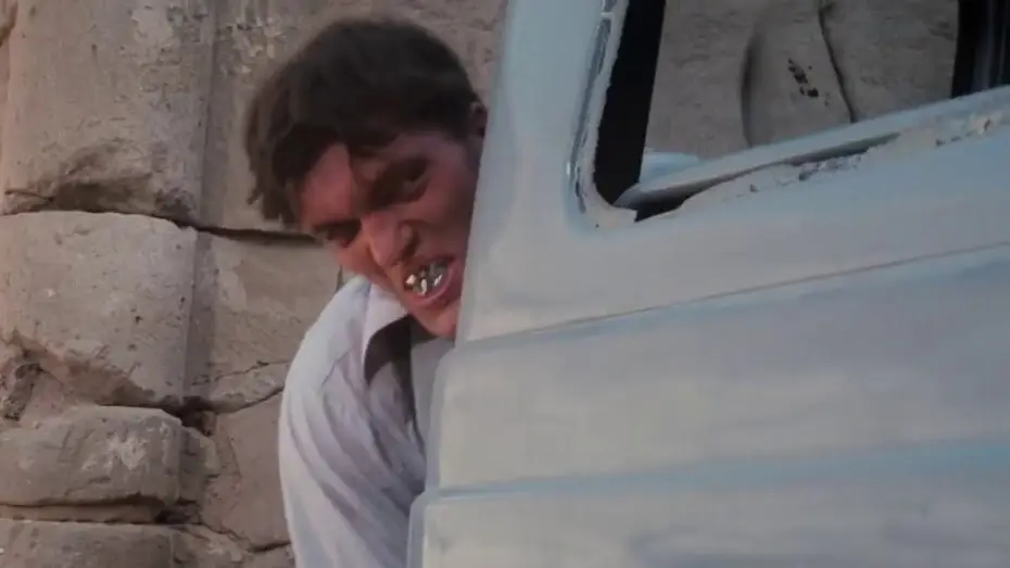 Wideo do filmu Szpieg, który mnie kochał — “Let’s try reverse… that’s backwards.”