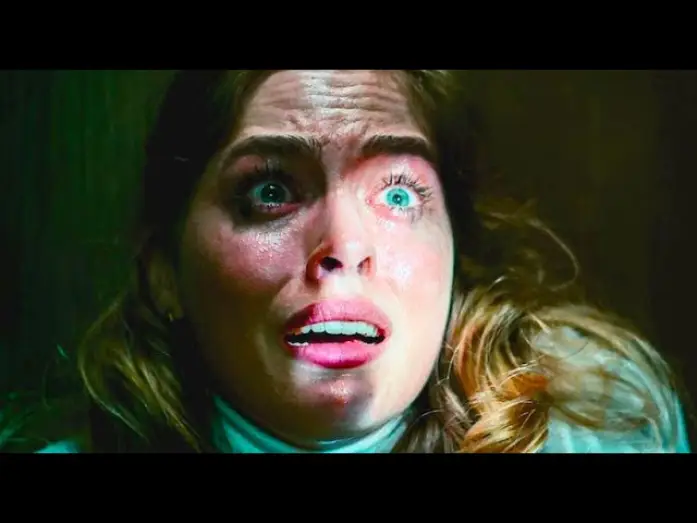 Wideo do filmu Ktoś jest w twoim domu — Hay Alguien En Tu Casa (Trailer español)