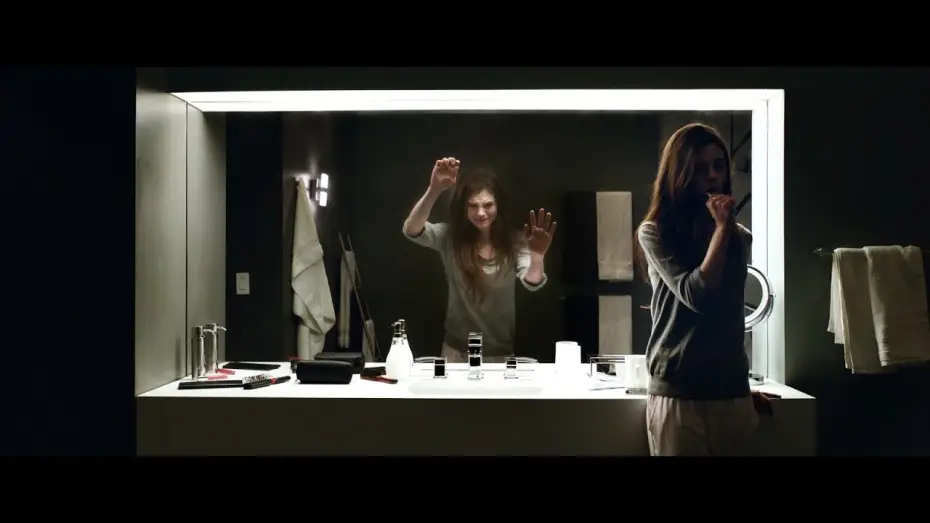 Wideo do filmu Oblicze mroku — Look Away - Trailer Deutsch HD - Ab 22.02.2019 im Handel!