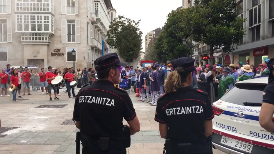 Wideo do filmu Podwójne morderstwo: cisza białego miasta — Rodaje en Vitoria