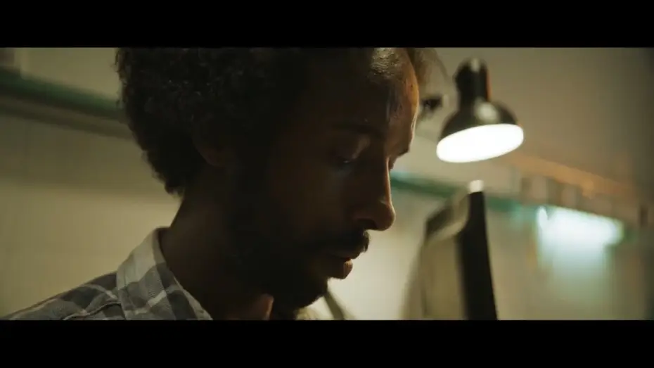 Wideo do filmu Guled & Nasra — La mujer del enterrador   2021   Tráiler Español