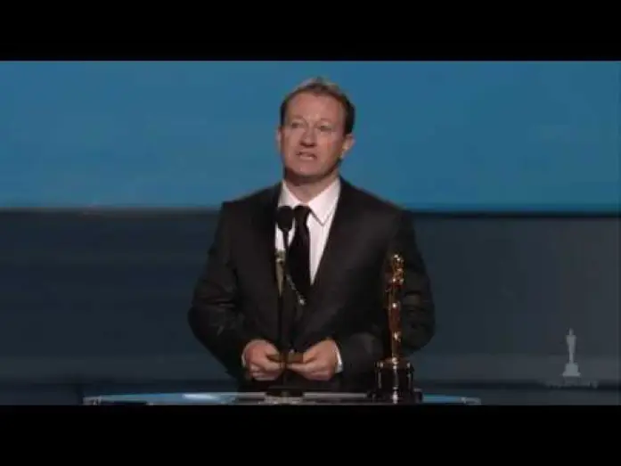 Wideo do filmu Slumdog. Milioner z ulicy — Simon Beaufoy Wins Adapted Screenplay: 2009 Oscars