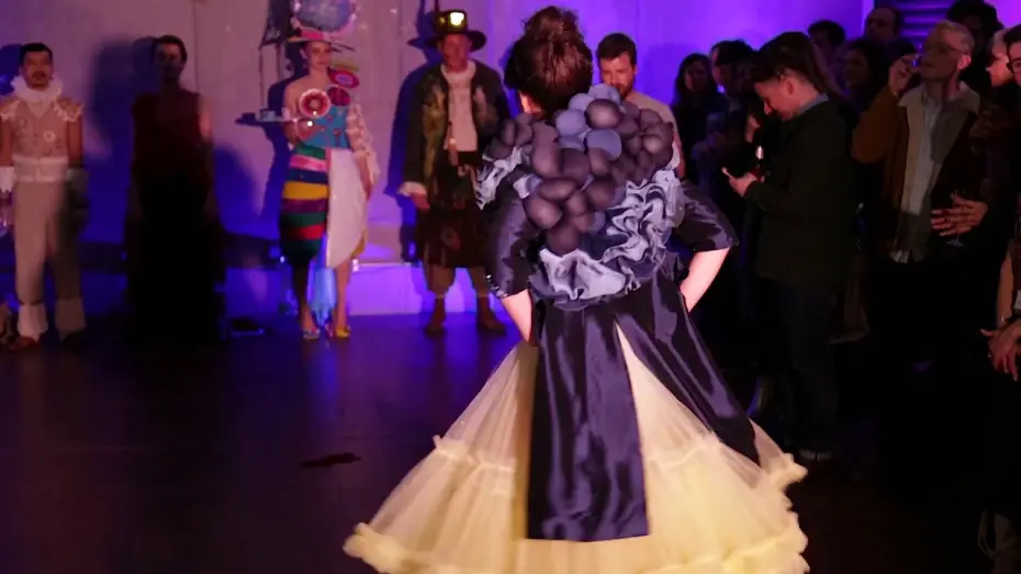 Wideo do filmu Piękna i Bestia — Central Saint Martins Costume Collaboration
