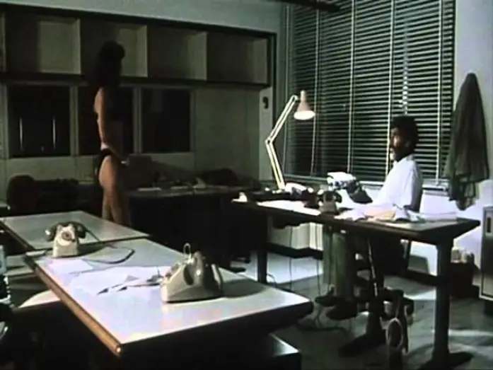 Wideo do filmu I miei primi 40 anni — I IMIEI PRIMI QUARANT'ANNI, con Carol Alt e Elliott Gould