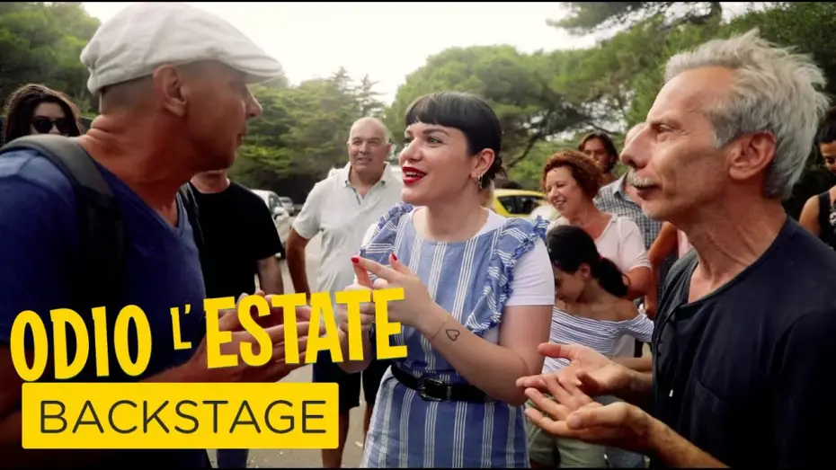 Wideo do filmu Jak ja nienawidzę wakacji! — Odio l'estate - Backstage con Annie Mazzola