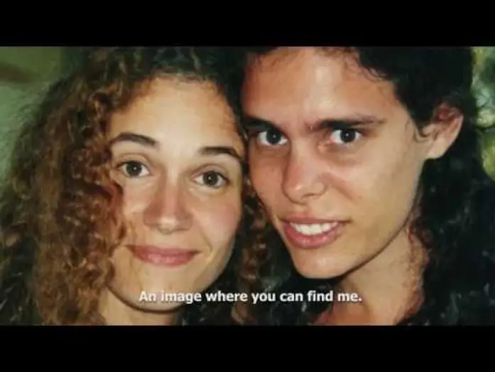 Wideo do filmu A media voz — In a Whisper / A media voz - trailer