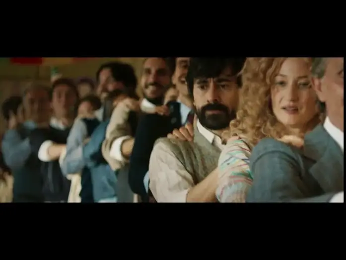 Wideo do filmu Wszystko zostaje w rodzinie — LACCI di Daniele Luchetti (2020) - Film d'apertura a #Venezia77