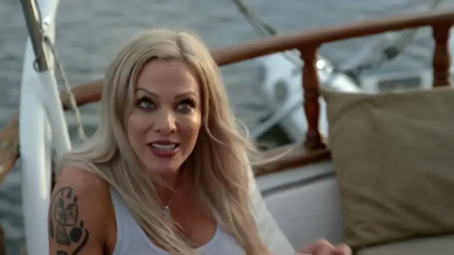 Wideo do filmu The Penthouse — The Penthouse | Tráiler en castellano [ES]