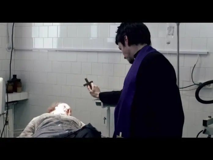 Wideo do filmu Demony — Devil Inside : extrait « Father Ben » VF