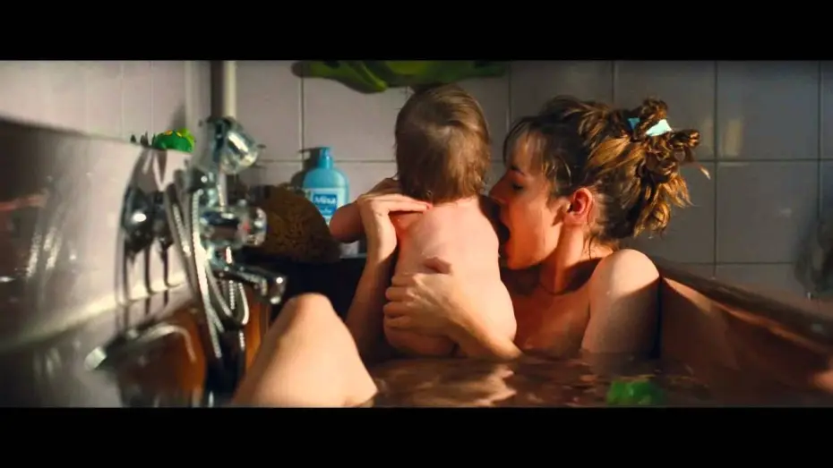 Wideo do filmu Un heureux événement — EIN FREUDIGES EREIGNIS - Trailer deutsch